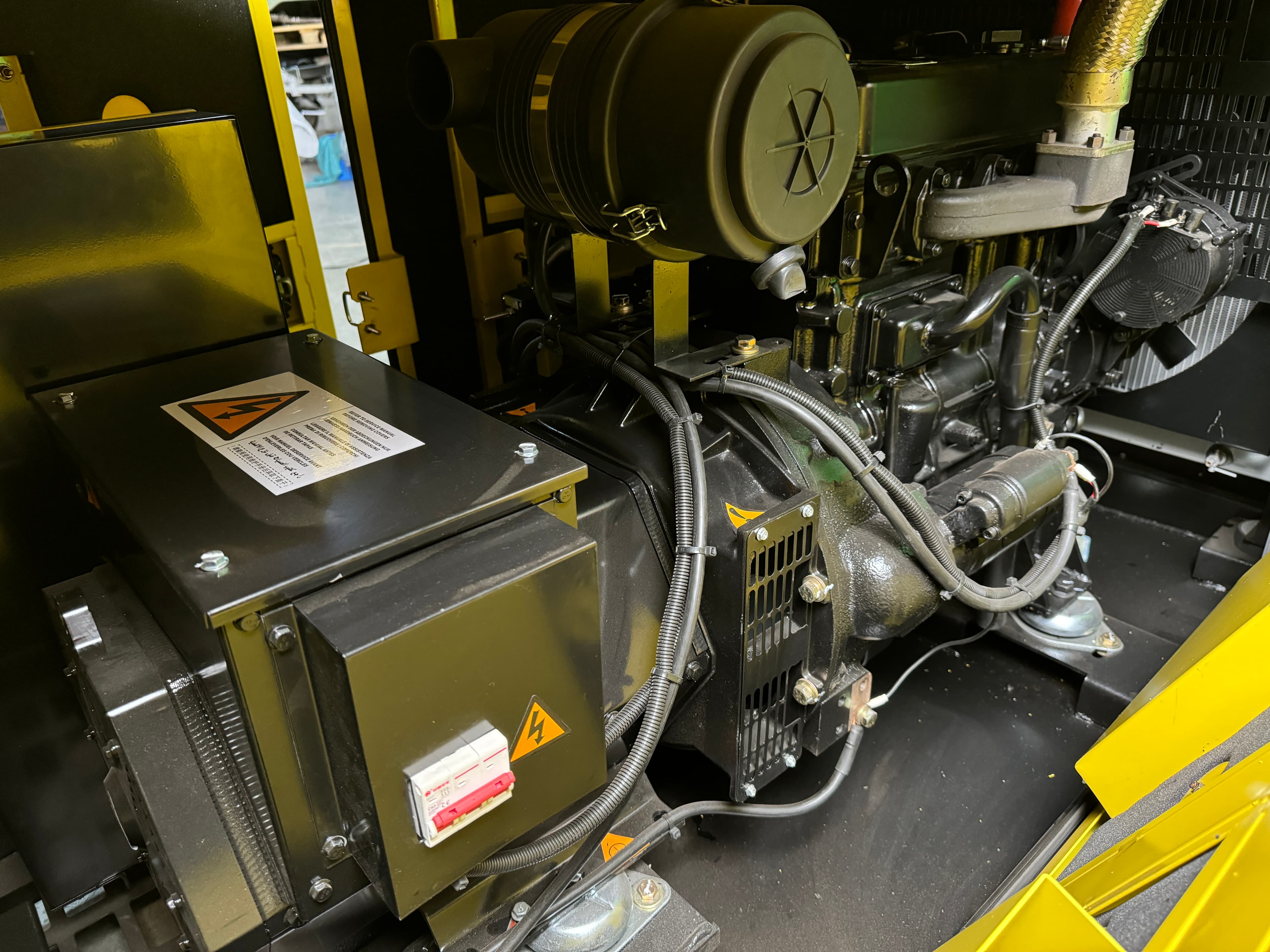 Дизельный генератор Vektor AD-20Y-T400 в шумозащитном кожухе