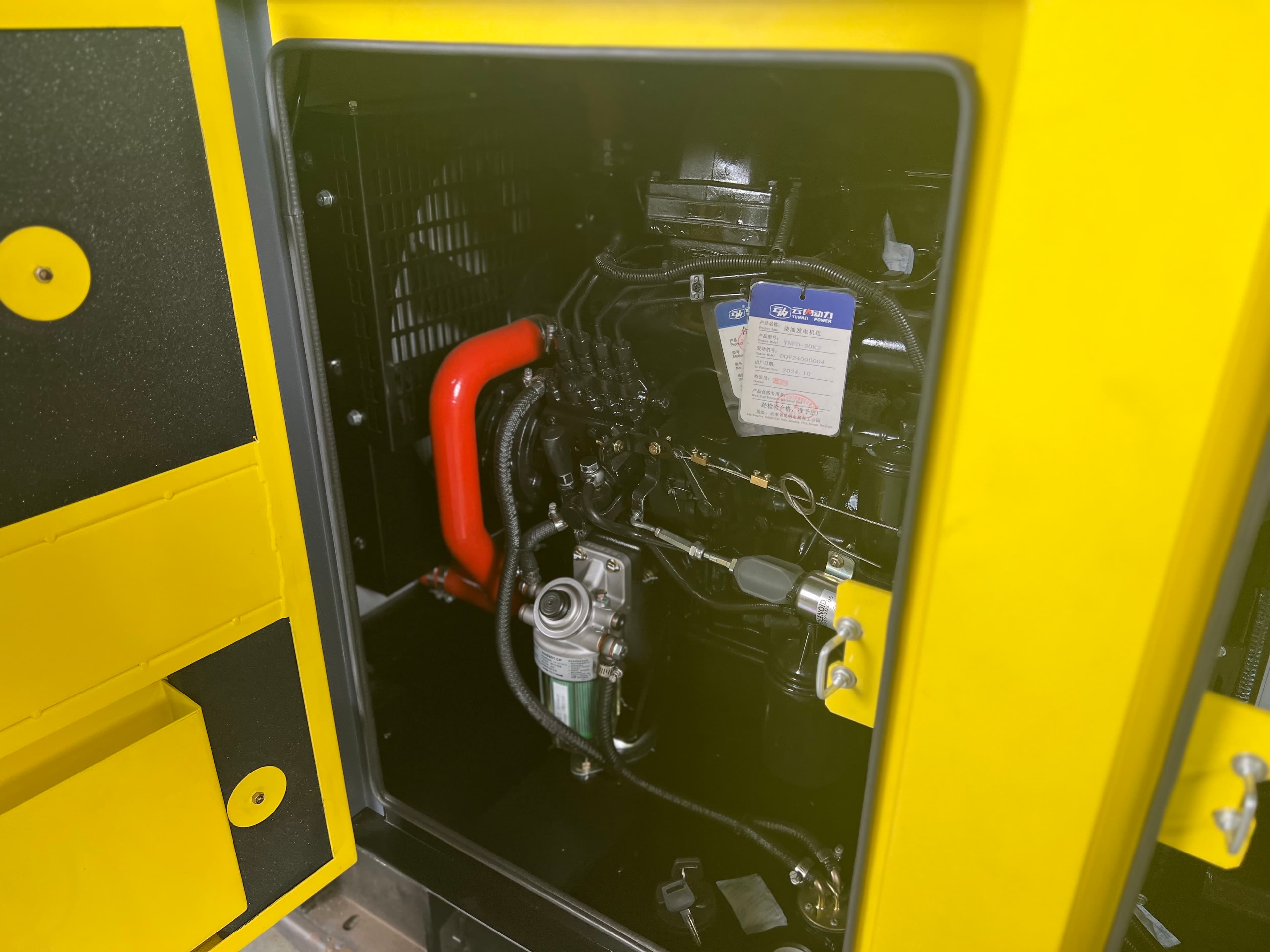 Дизельный генератор Vektor AD-30Y-T400 в шумозащитном кожухе с АВР