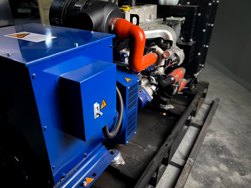 Дизельный генератор Vektor AD-120Y-T400 с АВР